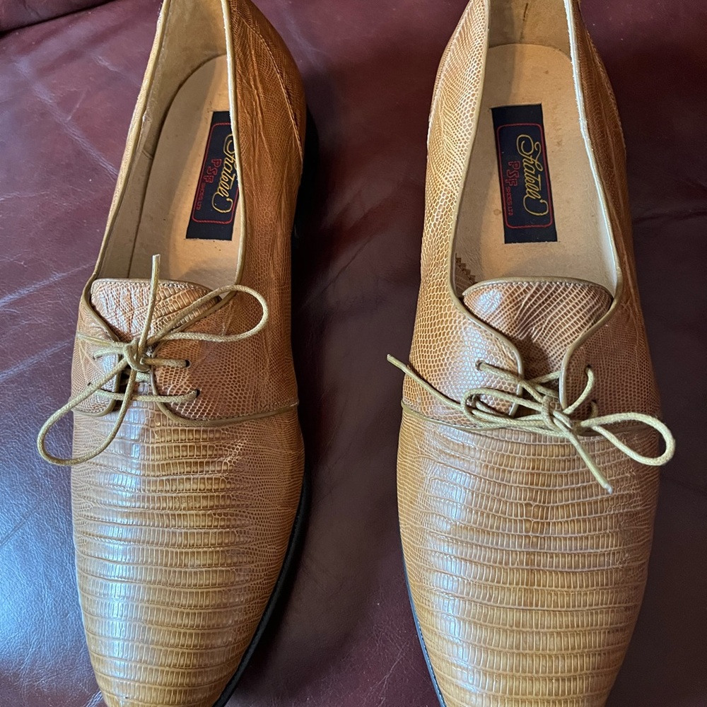 Genuine Lizard Skin Shoe Mfg by Fretelli PFS in Taiwan and has very little ware.